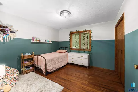 Bedroom - 6908 E Pine Lake Dr, Sioux Falls, SD 57110 photo 4 of 10