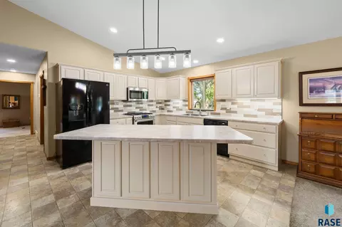 Kitchen - 27302 Atkins Pl, Tea, SD 57064 photo 1 of 4