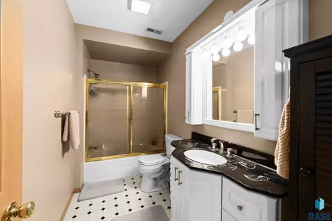 Bath - 27302 Atkins Pl, Tea, SD 57064 photo 4 of 4