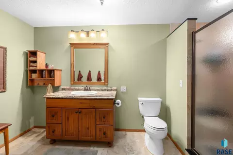 Bath - 27302 Atkins Pl, Tea, SD 57064 photo 1 of 4