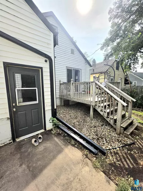 Exterior - 1428 E 5th St, Sioux Falls, SD 57103 photo 2 of 3