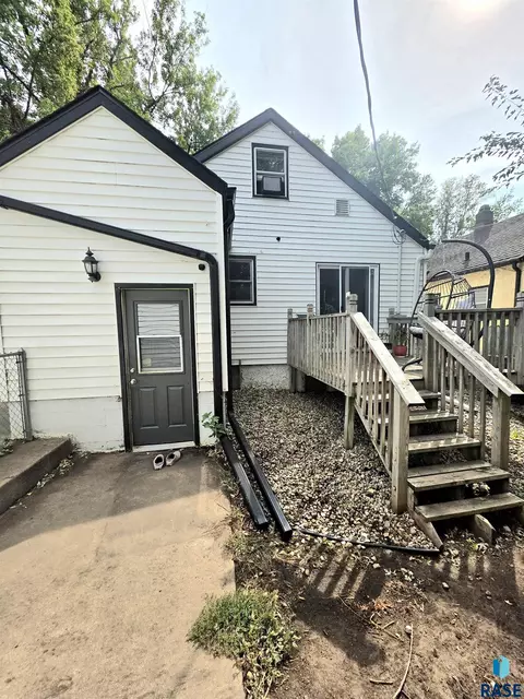 Exterior - 1428 E 5th St, Sioux Falls, SD 57103 photo 3 of 3