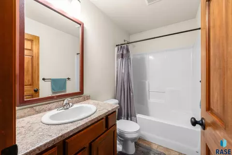 Bath - 710 Fox Ct, Tea, SD 57064 photo 2 of 3