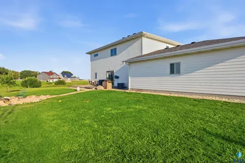 Exterior - 46878 270th St, Tea, SD 57064 photo 3 of 4