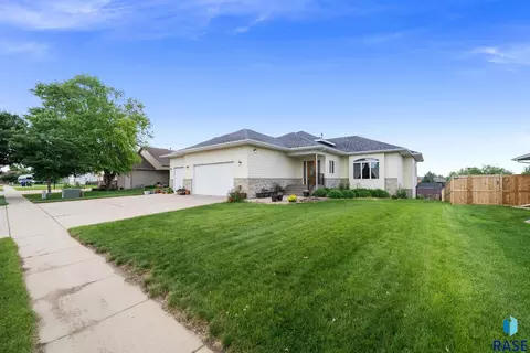 7708 W Justice St, Sioux Falls, SD 57106