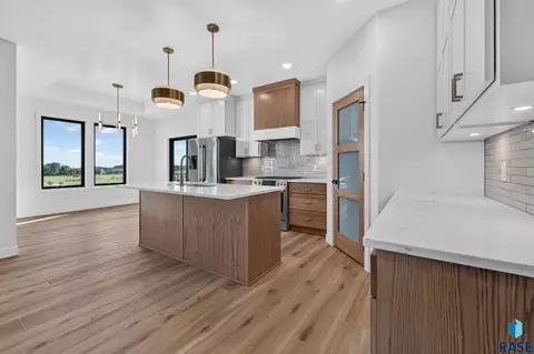 Kitchen - 6509 E Fieldview St, Sioux Falls, SD 57110 photo 1 of 7