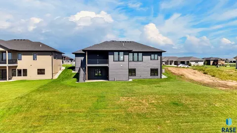 Exterior - 6509 E Fieldview St, Sioux Falls, SD 57110 photo 4 of 4