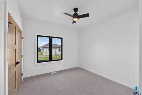 Bedroom - 6509 E Fieldview St, Sioux Falls, SD 57110 photo 4 of 8