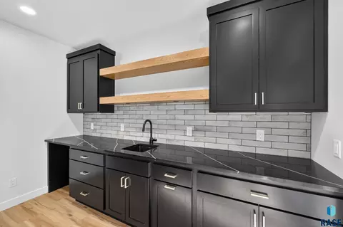 Kitchen - 6509 E Fieldview St, Sioux Falls, SD 57110 photo 7 of 7