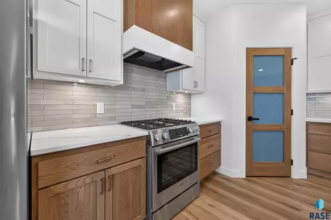 Kitchen - 6509 E Fieldview St, Sioux Falls, SD 57110 photo 5 of 7