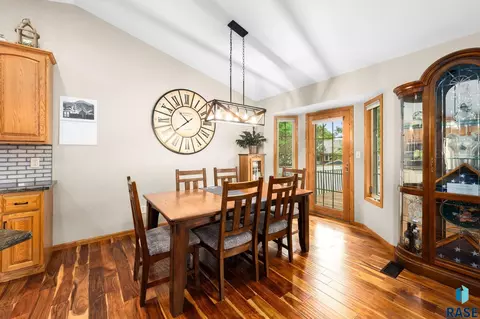 Dining - 2105 E 62nd St, Sioux Falls, SD 57108 photo 2 of 2