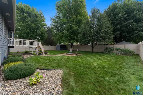 Exterior - 2105 E 62nd St, Sioux Falls, SD 57108 photo 7 of 10