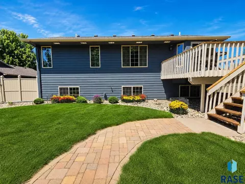 Exterior - 2105 E 62nd St, Sioux Falls, SD 57108 photo 10 of 10