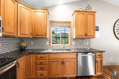 Kitchen - 2105 E 62nd St, Sioux Falls, SD 57108 photo 2 of 3