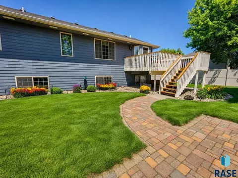 Exterior - 2105 E 62nd St, Sioux Falls, SD 57108 photo 9 of 10