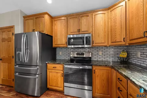 Kitchen - 2105 E 62nd St, Sioux Falls, SD 57108 photo 3 of 3