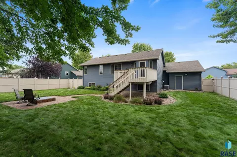 Exterior - 2105 E 62nd St, Sioux Falls, SD 57108 photo 5 of 10