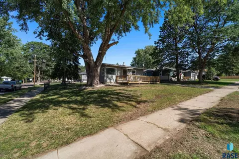 Exterior - 3100 E 17th St, Sioux Falls, SD 57103 photo 1 of 4