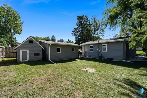 Exterior - 3100 E 17th St, Sioux Falls, SD 57103 photo 2 of 4