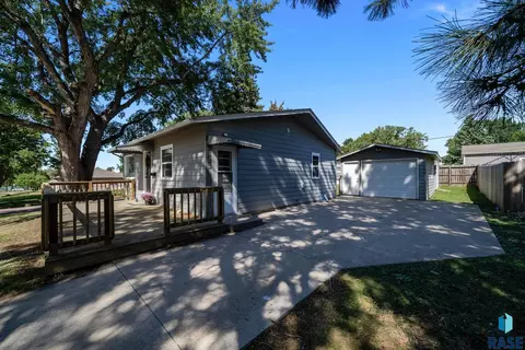Exterior - 3100 E 17th St, Sioux Falls, SD 57103 photo 4 of 4