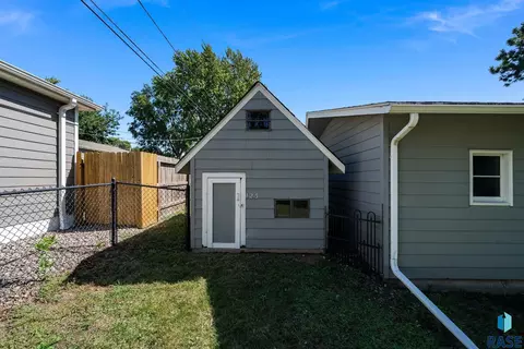 Exterior - 3100 E 17th St, Sioux Falls, SD 57103 photo 3 of 4