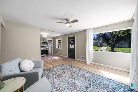 Living - 3100 E 17th St, Sioux Falls, SD 57103 photo 2 of 2