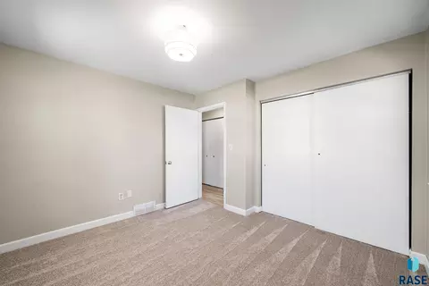 Bedroom - 3100 E 17th St, Sioux Falls, SD 57103 photo 4 of 6