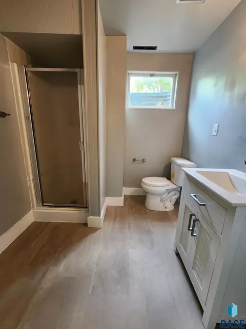Bath - 706 E 10th St, Dell Rapids, SD 57022 photo 3 of 3