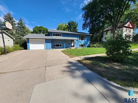 Exterior - 706 E 10th St, Dell Rapids, SD 57022 photo 10 of 10