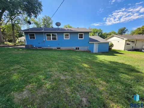 Exterior - 706 E 10th St, Dell Rapids, SD 57022 photo 5 of 10