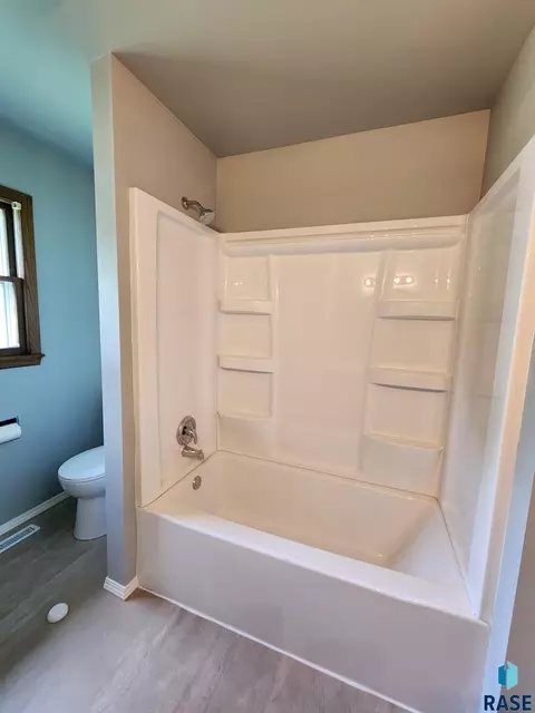 Bath - 706 E 10th St, Dell Rapids, SD 57022 photo 2 of 3