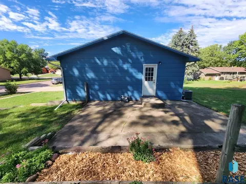 Exterior - 706 E 10th St, Dell Rapids, SD 57022 photo 6 of 10