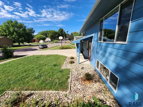 Exterior - 706 E 10th St, Dell Rapids, SD 57022 photo 7 of 10