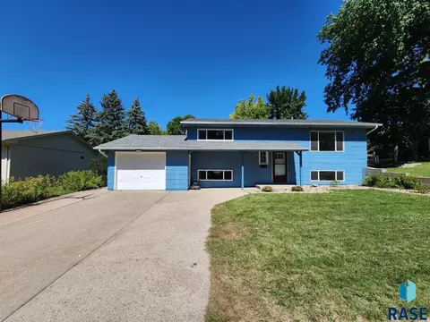 Exterior - 706 E 10th St, Dell Rapids, SD 57022 photo 2 of 10