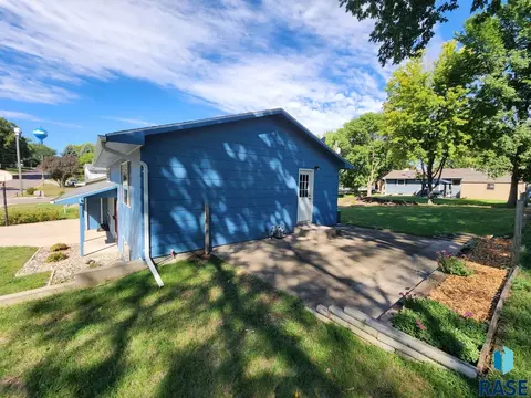 Exterior - 706 E 10th St, Dell Rapids, SD 57022 photo 3 of 10