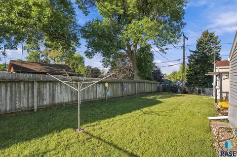 Exterior - 2111 E 11th St, Sioux Falls, SD 57103 photo 4 of 4