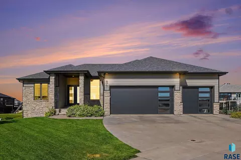 Exterior - 6701 E Spitfire Cir, Sioux Falls, SD 57110 photo 3 of 6