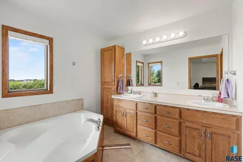 Bath - 27229 Lovely Pl, Tea, SD 57064 photo 1 of 5