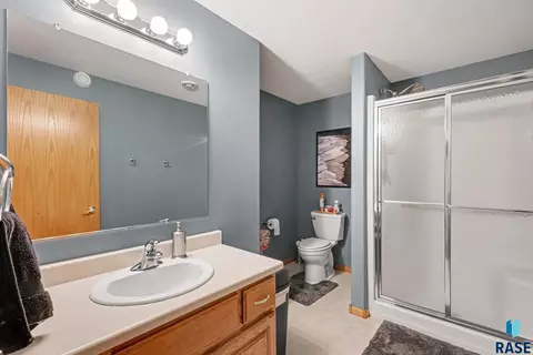Bath - 27229 Lovely Pl, Tea, SD 57064 photo 2 of 5