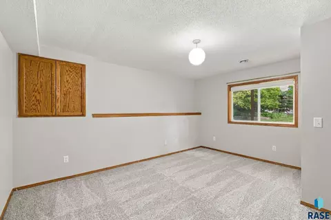 Bedroom - 1400 E Northstar Ln, Sioux Falls, SD 57108 photo 5 of 6