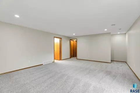 Living - 1400 E Northstar Ln, Sioux Falls, SD 57108 photo 4 of 4