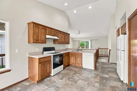 Kitchen - 1400 E Northstar Ln, Sioux Falls, SD 57108 photo 1 of 3