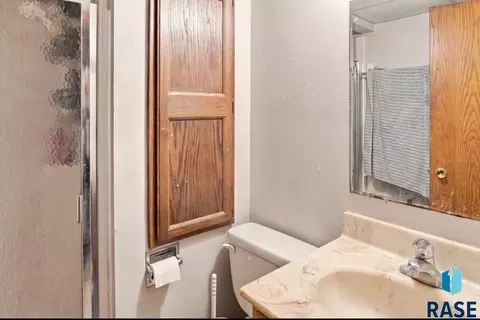 Bath - 2100 E Madison St, Sioux Falls, SD 57103 photo 2 of 2