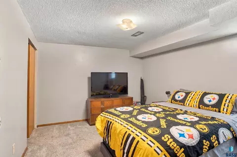 Bedroom - 2100 E Madison St, Sioux Falls, SD 57103 photo 3 of 4