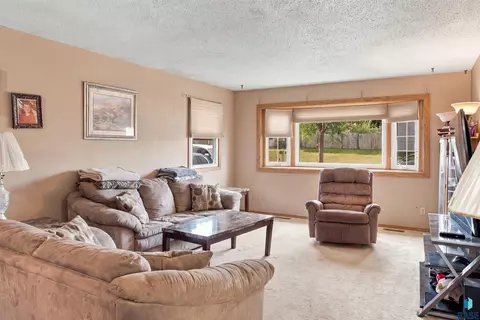 Living - 2100 E Madison St, Sioux Falls, SD 57103 photo 1 of 1