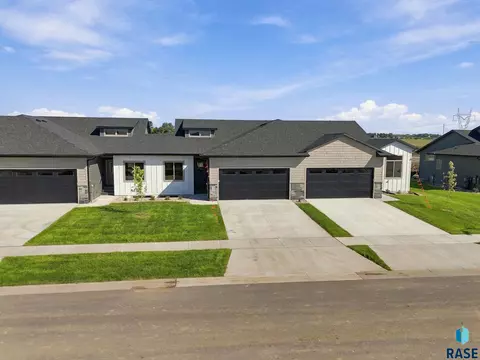 2808 E Hazelnut St, Brandon, SD 57005 photo 2