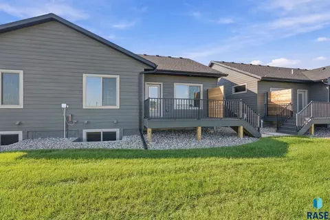 2808 E Hazelnut St, Brandon, SD 57005 photo 4