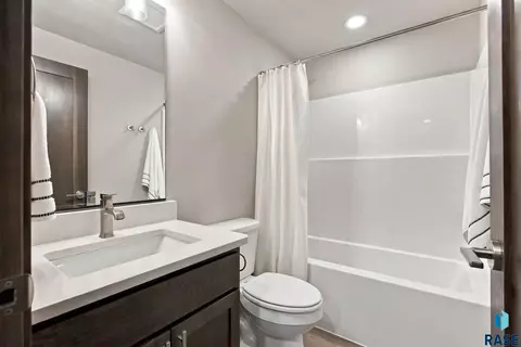 2808 E Hazelnut St, Brandon, SD 57005 photo 37
