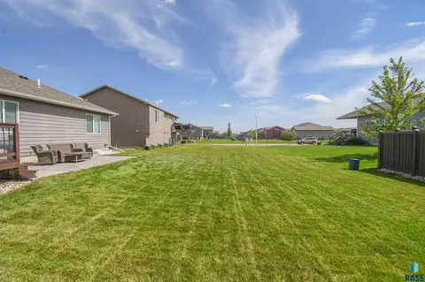 Exterior - 3509 E Brewster St, Sioux Falls, SD 57108 photo 8 of 11