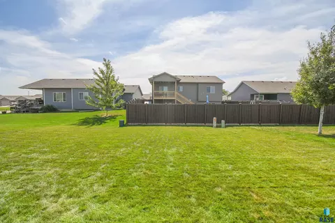 Exterior - 3509 E Brewster St, Sioux Falls, SD 57108 photo 6 of 11